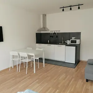 Apartament Brand New #21 With Free Secure Parking In The Center, Praga
