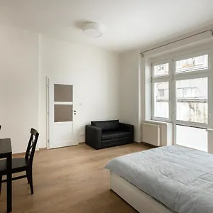 Apartmán Cozy In Quiet Courtyard Near Charles Bridge, Praha